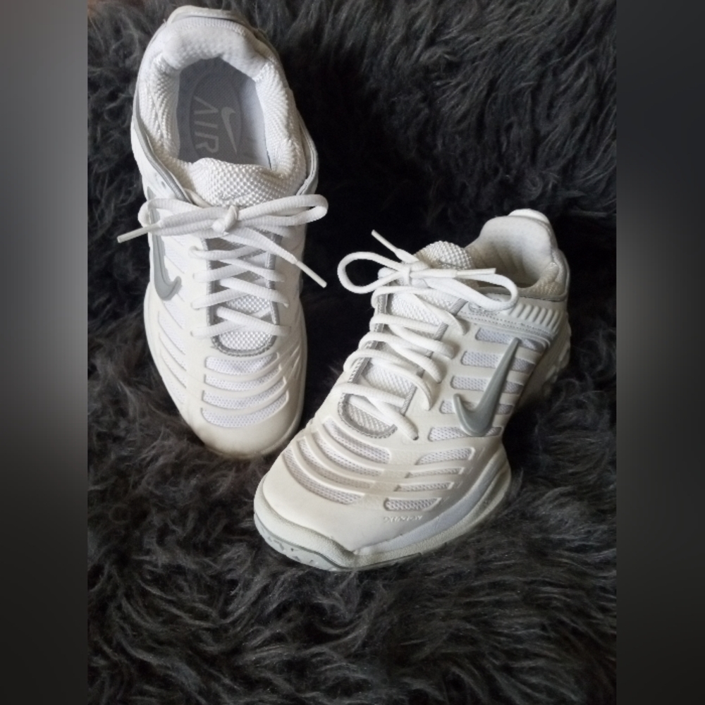 NIKE AIR MAX